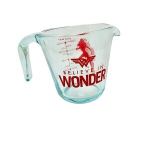 𝅺PYREX Wonder Woman Red Glass Measuring Cup